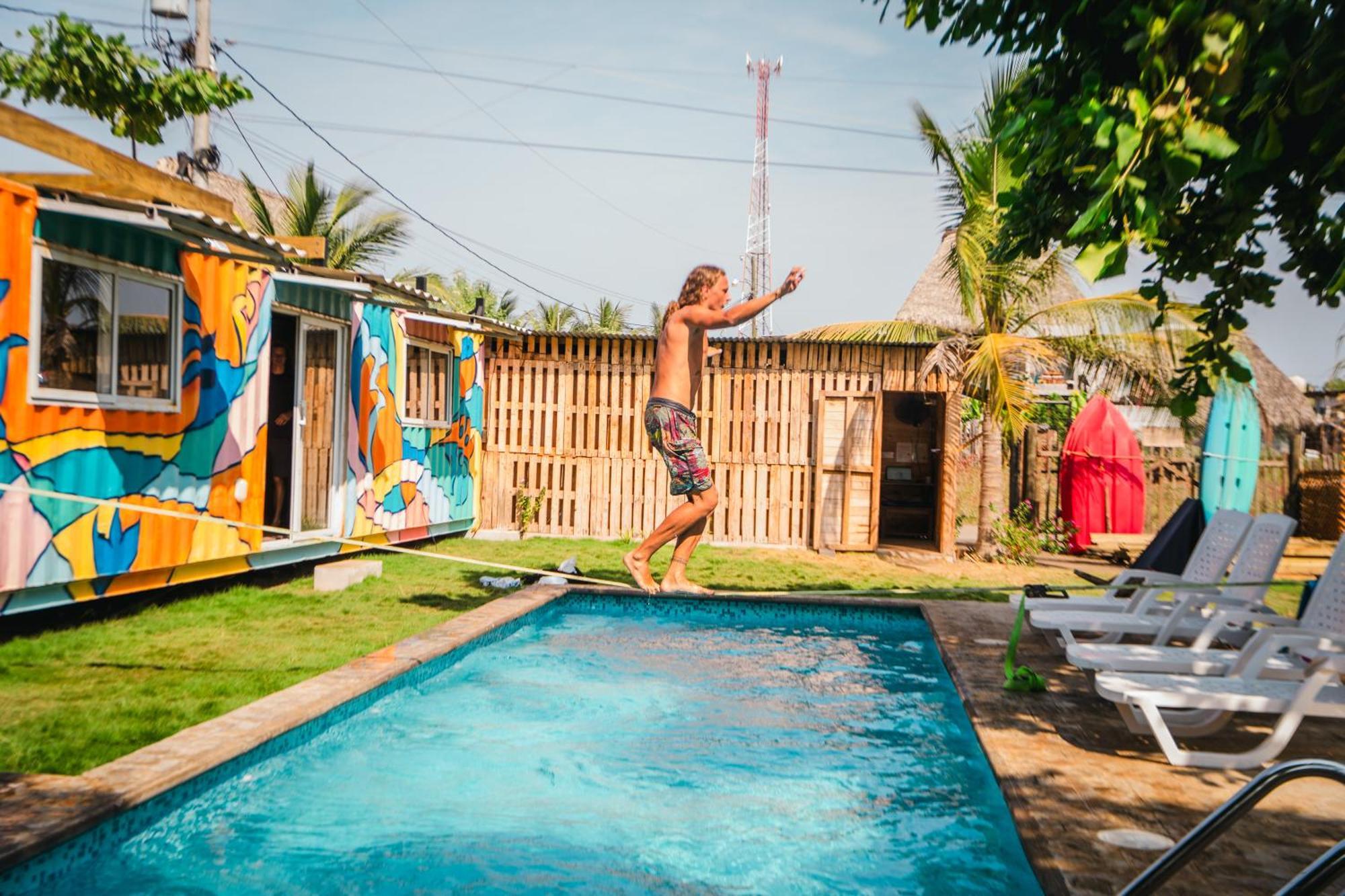 Green Belly Surf Hostel El Paredón Buena Vista Buitenkant foto